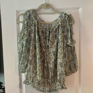 Max Studio Top. Brand new w tags. Size small.